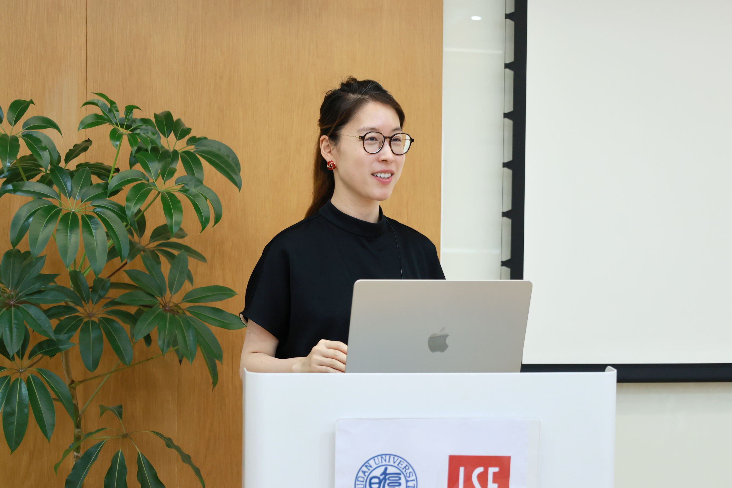 No.75 Professor Kaiping Chen Lectured on “AI and Social Change ...